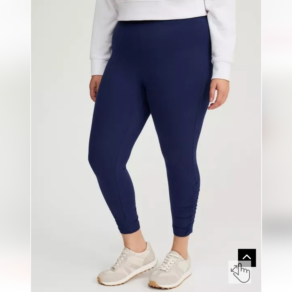 🆕️💙 TORRID DARK BLUE RUCHED CROPPED SIGNATURE LEGGINGS💙